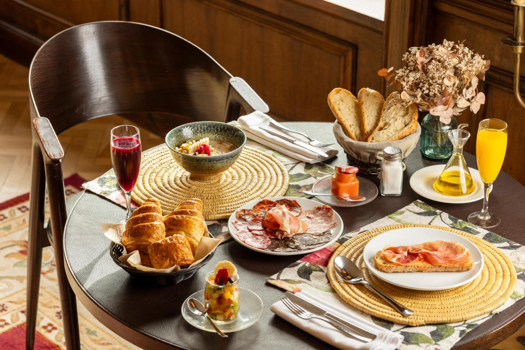 Angelats Hotel - A Signature Boutique Hotel & Restaurant Ribes De Freser Esterno foto